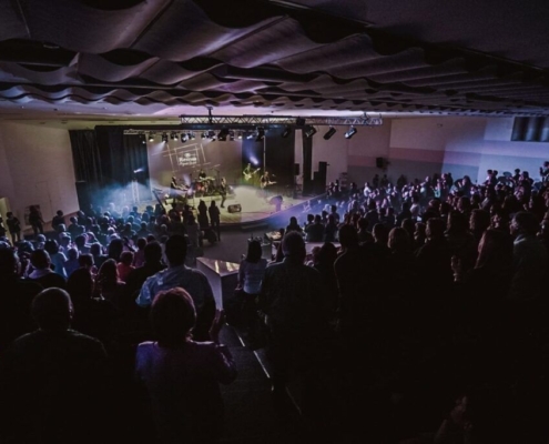 Amposta amb cor, tribut a Mecano